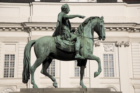 Equestrian statue of Emperor Josef II in the courtyard of the Spanish riding school. Photo: Bennett