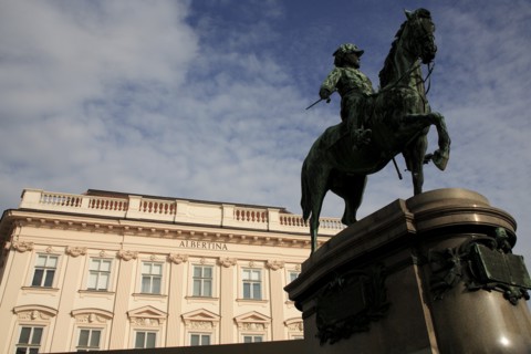 Equestrian statue of Archduke Albert Duke of Teschen outside the Albertina museum. Photo : Bennett
