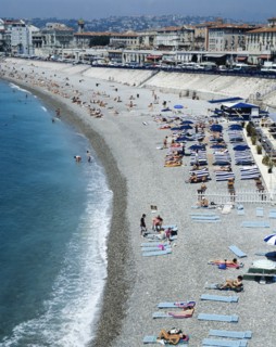 Beach Scene Promenade Des Anglais. Photo : Adina Tovy - Amsel