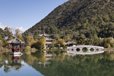 Deyue pavilion and Suocui bridge Black Dragon Pool. Photo: Mel Longhurst