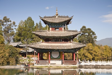Deyue pavilion and Black Dragon Pool. Photo: Mel Longhurst