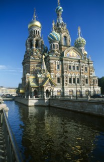 Russia, St. Petersburg, Church of Resurrection exterior view beside canal. 
Photo : Nick Bonetti