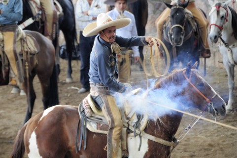 Mexico, Bajio, Zacatecas, Traditional horsemen or Charros competing in Mexican rodeo. 
Photo :