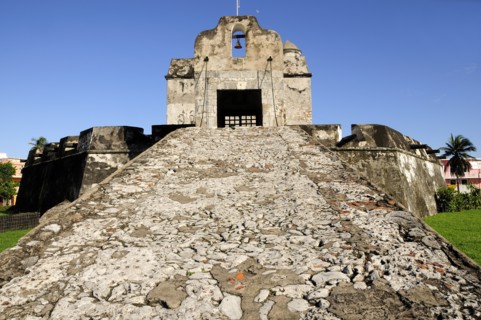 Mexico, Veracruz, Baluarte de Santiago, Exterior of fort and drawbridge. 
Photo : Nick Bonetti