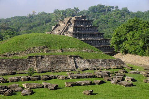 Mexico, Veracruz, Papantla, El Tajin archaeological site Pyramide de los Nichos and the Juegos de