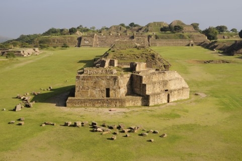 Mexico, Oaxaca, Monte Alban, Edificio buildings G H and I in the central plaza. 
Photo : Nick