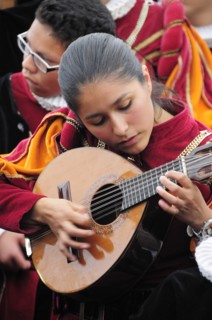 Mexico, Bajio, Guanajuato, Musician playing stringed instrument in the Jardin de la Union. 
Photo