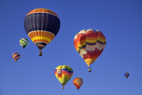 USA, New Mexico, Albuquerque, Annual balloon fiesta colourful hot air balloons. 
Photo : Hugh