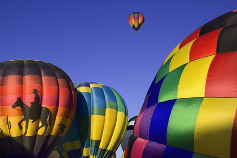 USA, New Mexico, Albuquerque, Annual balloon fiesta colourful hot air balloons. 
Photo : Hugh