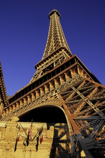USA, Nevada, Las Vegas, The Strip replica Eiffel tower at the Paris hotel and casino. 
Photo :