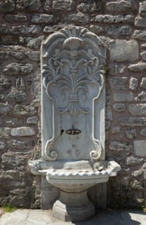 Turkey, Istanbul, Sultanahmet drinking water fountain at the entrance to Topkapi Palace Gardens.