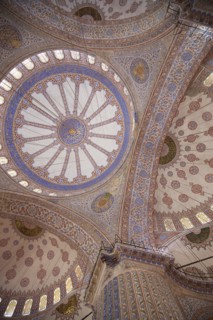 Turkey, Istanbul, Sultanahmet Camii Blue Mosque interior detail of the domed ceiling. 
Photo :