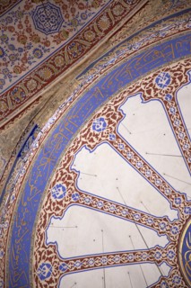 Turkey, Istanbul, Sultanahmet Camii Blue Mosque interior detail of the domed ceiling. 
Photo :