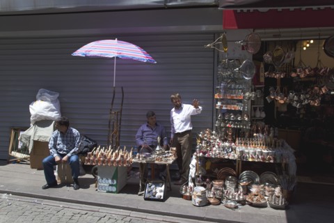 Turkey, Istanbul, Eminonu Misir Carsisi Spice Market metal goods vendors at the entrance. 
Photo :