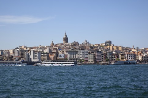 Turkey, Istanbul, Eminonu view across the Golden Horn toward Galata district. 
Photo : Stephen