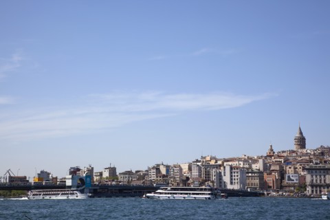 Turkey, Istanbul, Eminonu view across the Golden Horn toward Galata district. 
Photo : Stephen