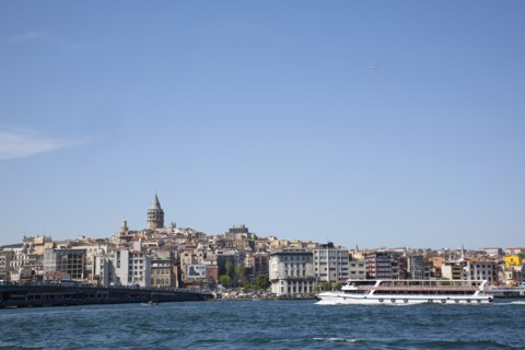 Turkey, Istanbul, Eminonu view across the Golden Horn toward Galata district. 
Photo : Stephen