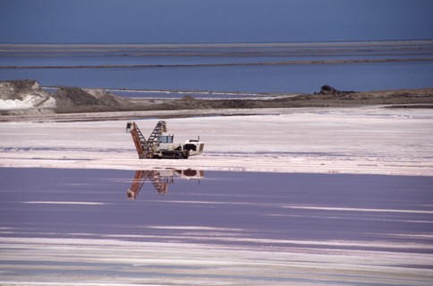 Namibia, Walvis Bay, Sea Salt drying pans. 
Photo : Adrian Arbib