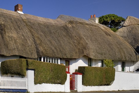 Ireland, County Waterford, Dunmore East, Traditional thatched cottage. 
Photo : Hugh Rooney