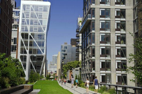 USA, New York, Manhattan, West Side Highline Park at 23th Street the HL23 Building on the left