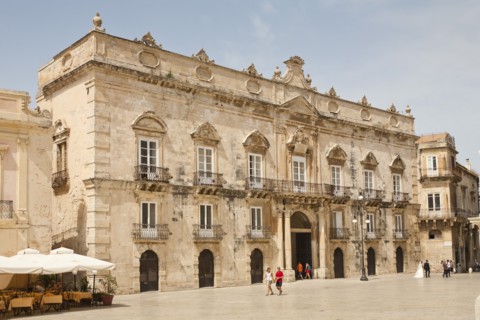 Italy, Sicily, Syracuse, Ortygia Piazza Duomo Palazzo Beneventano Del Bosco. 
Photo : Mel