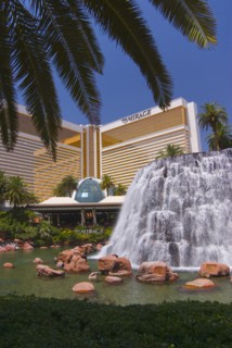 USA, Nevada, Las Vegas, The Mirage Hotel and volcano. 
Photo : Chris Penn