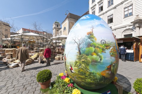 A giant painted egg marks the entrance to the Old Vienna Easter Market at the Freyung.