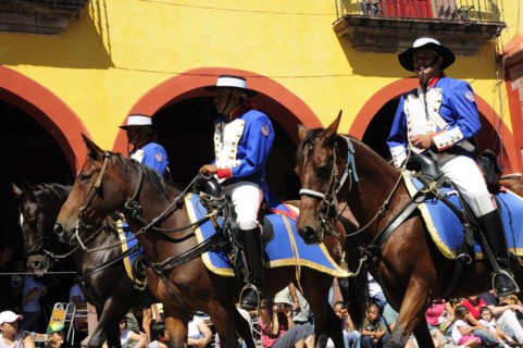 Mexico, Bajio, San Miguel de Allende, Independence Day celebrations. Re-enactment of the Call for