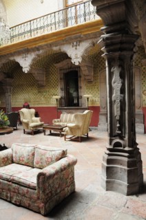 Mexico, Bajio, Queretaro, Inner courtyard of Casa de la Marquesa hotel. Photo : Nick Bonetti