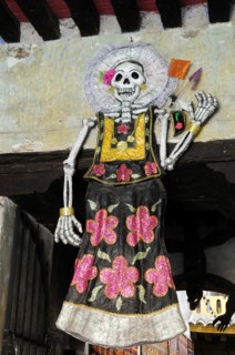 Mexico, Oaxaca, Skeleton decoration for Dia de los Muertos or Day of the Dead festivities. Photo :