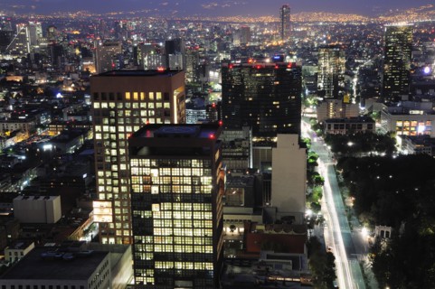 Mexico, Federal District, Mexico City, City view from Torre Latinoamericana at night. Photo : Nick