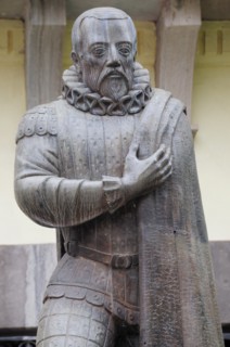 Mexico, Bajio, Guanajuato, Statue of Miguel Cervantes novelist poet and playwright. Photo : Nick