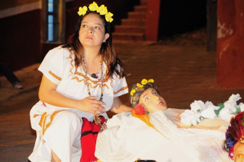 Mexico, Bajio, Guanajuato, Street theatre performance during Cervantino festival. Photo : Nick