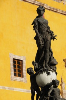 Mexico, Bajio, Guanajuato, Belle Epoque statue of Peace in Plaza de la Paz the Plaza of Peace also
