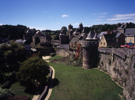 France, Bretagne, Ille-et-Vilaine, Fougeres. Outer walls of the chateau dating from 11th to 15th