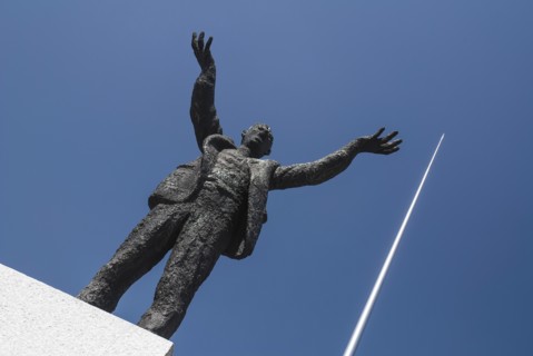 Ireland, Dublin, Jim Larkin and the Spire in OConnell Street. Photo : Hugh Rooney