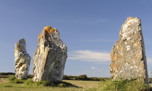 France, Brittany, Lagatjar, Alignment de Lagatjar standing stones near Cameret-sur-Mer. Photo : Bob