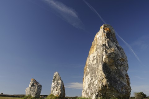 France, Brittany, Lagatjar, Alignment de Lagatjar standing stones near Cameret-sur-Mer. Photo : Bob