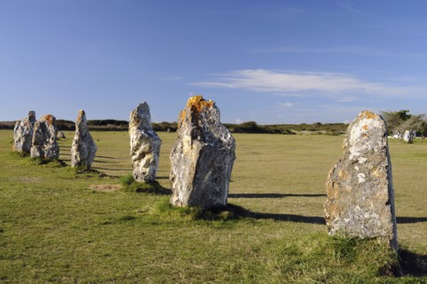France, Brittany, Lagatjar, Alignment de Lagatjar standing stones near Cameret-sur-Mer. Photo : Bob