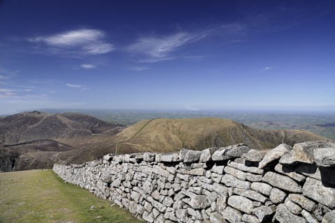 Ireland, County Down, Mourne Mountains, Mourne wall from Slieve Donard to Commedagh. Photo : Hugh