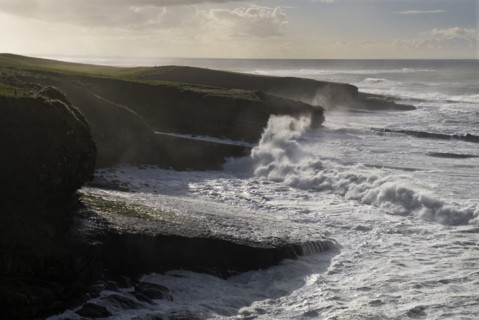Ireland, County Sligo, Mullaghmore, High waves crashing against headland. Photo : Hugh Rooney