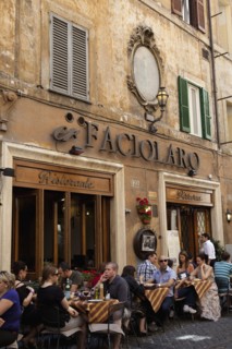Italy, Lazio, Rome, Diners eating al fresco at a restaurant in a back street. Photo : Bennett Dean
