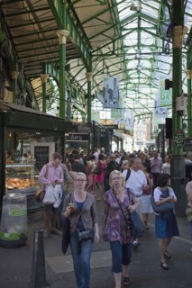 England, London, Borough Market Londons oldest fresh fruit and vegetable market. Photo : Stephen