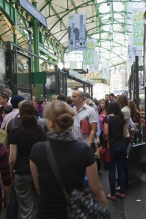 England, London, Borough Market Londons oldest fresh fruit and vegetable market. Photo : Stephen