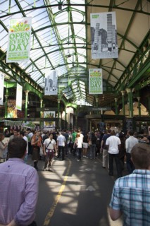 England, London, Borough Market Londons oldest fresh fruit and vegetable market. Photo : Stephen