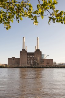 England, London, Battersea Power Station beside the River Thames. 
Photo Mel Longhurst / Eye