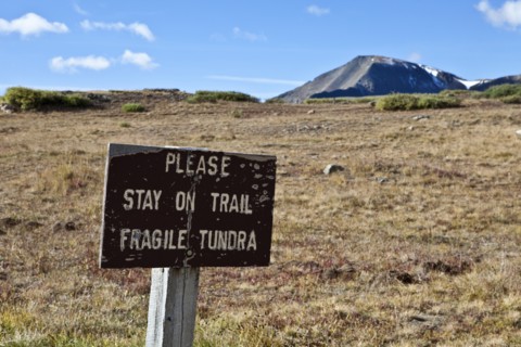 USA, Colorado, Aspen, Sign on a mountain top near Aspen. . 
Photo Richard Rickard / Eye Ubiquitous