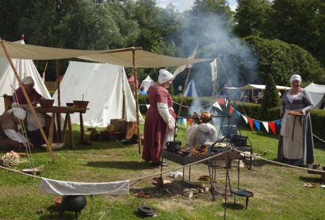 England, West Sussex, Arundel, Jousting festival in the grounds of Arundel Castle. 
Photo Zhale