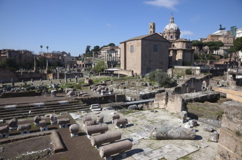 Italy, Lazio, Rome, View over the ruins of the Roman Forum from Via Fori del Imperial. 
Photo