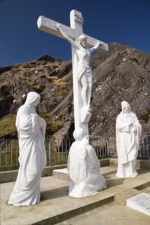Ireland, County Cork, Beara Peninsula, Religious statue at the Healy Pass. 
Photo Hugh Rooney /